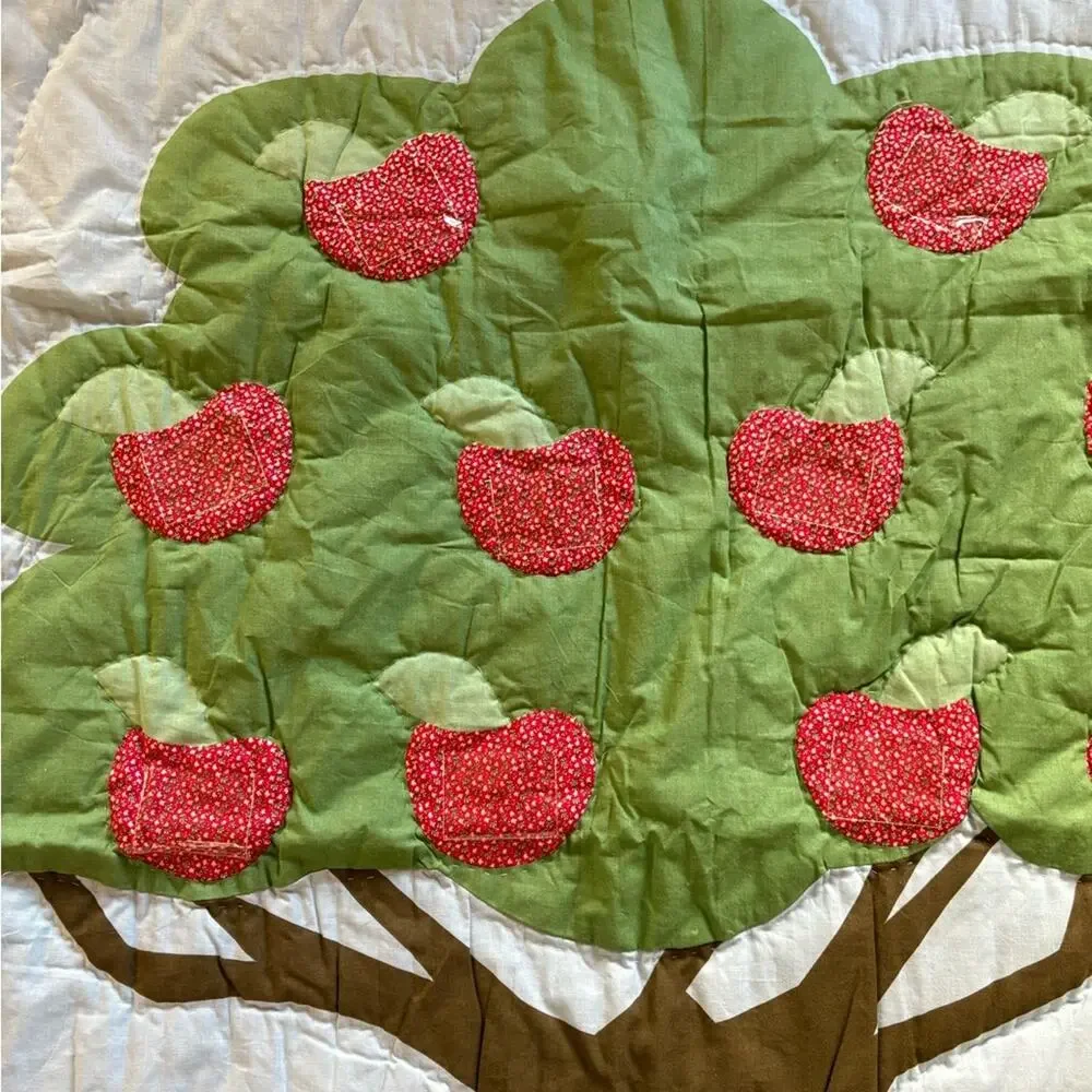 Quilted family tree photo wall hanging